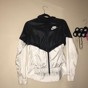 Cute reflective Nike windbreaker barely worn